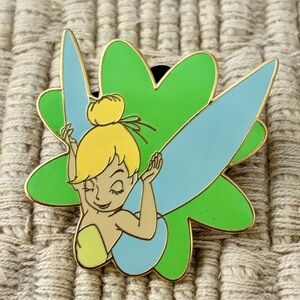 DISNEY 2004 "Tinker Bell's Daisies" Green Flower Cast Lanyard Series Pin